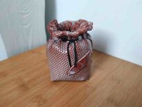 Pojemnik na długopisy w kształcie wazonika