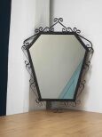 Trapezowe lustro vintage w metalowej ramie 44 cm – metaloplastyka