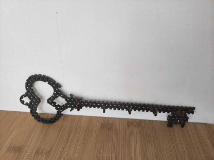Metalowy wieszak na klucze w kształcie klucza 26 cm