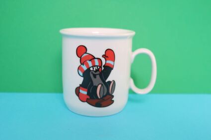 Kubek Porcelán Thun dla dzieci z krecikiem w czerwonej czapce