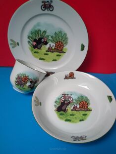 Zestaw dwóch talerzy i kubka  Porcelán Thun  z krecikiem i ślimakiem na zielonej trawie