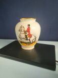Wazon Hiszpański żołnierz na wiedeńskiej porcelanie