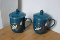 Kubek z przykrywką na ziółka z kwiatami