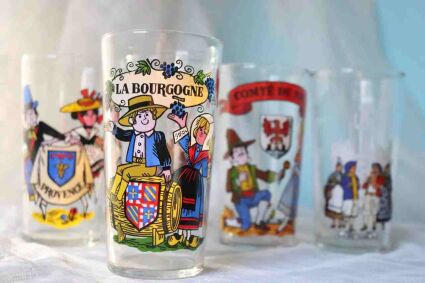 5 retro szklanek z francuskim akcentem z La burbogne z przodu