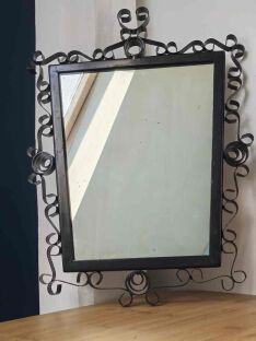 Lustro vintage w dekoracyjnej metalowej ramie, wysokość 48 cm