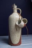 Duża ceramiczna butelka z 2 kubeczkami