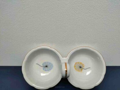 Pojemnik na pieprz i sól z gory z rączką po środku, delikatnymi wzorami i złotymi rantami