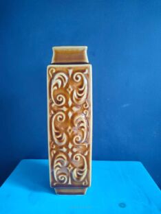 Brązowy ceramiczny wazon Ditmar Urbach – widok z przodu
