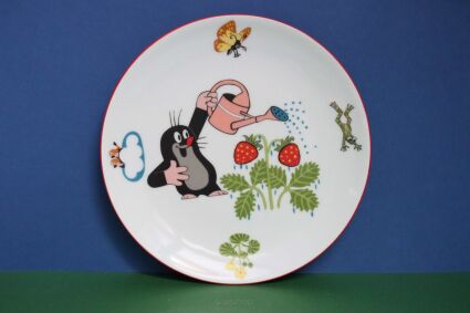 Talerz płaski Porcelán Thun z krecikiem podlewającym truskawki, motylkiem, żabką, biedronką i ptaszkami 
