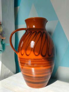 Duży brązowy ceramiczny dzban o pojemności 5 litrów
